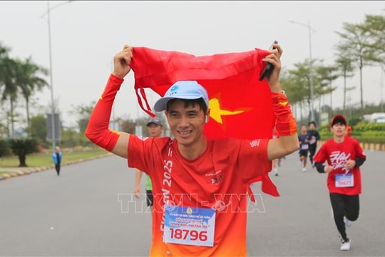 Giải chạy 'Những bước chân khỏe đẹp' thu hút 22.000 người lao động tham gia