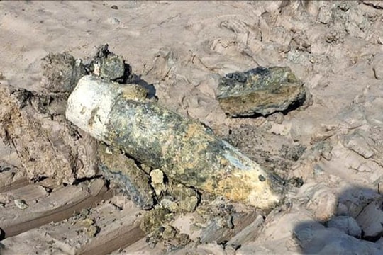 Phát hiện 2 quả đạn pháo trong lúc cải tạo vuông tôm