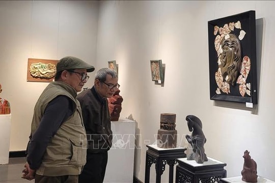 Sắc xuân Bính Ngọ trong nghệ thuật gốm