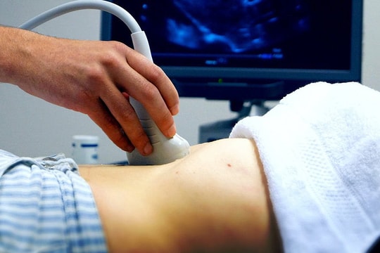 Cụ ông 73 tuổi có kết quả siêu âm 'thai sớm trong tử cung'