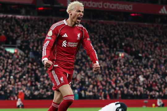 Liverpool đè bẹp Newcastle