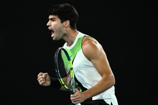 Alcaraz hạ Djokovic, lần đầu vô địch Australia Mở rộng