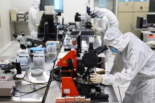 Việt Nam nới lỏng nhập khẩu thiết bị bán dẫn qua sử dụng