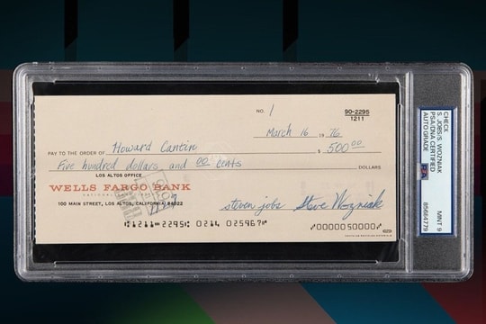 Tấm séc đầu tiên và bo mạch Apple-1 được đấu giá hơn 5 triệu USD