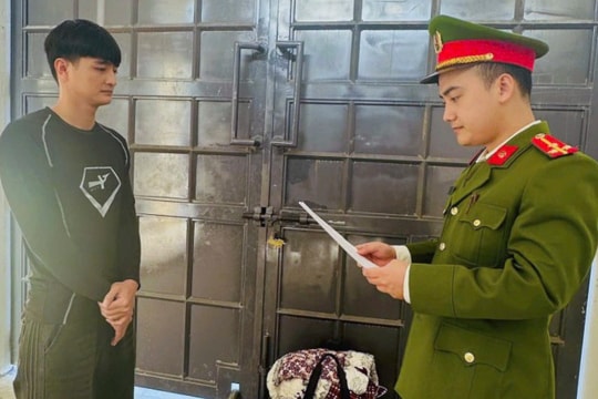 Mạo danh người nổi tiếng để tiếp cận, cưỡng bức thiếu nữ 16 tuổi