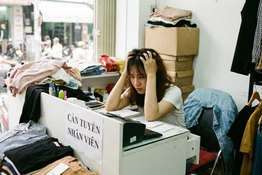 Nửa năm không tuyển được thu ngân dưới 25 tuổi lương 17 nghìn một giờ