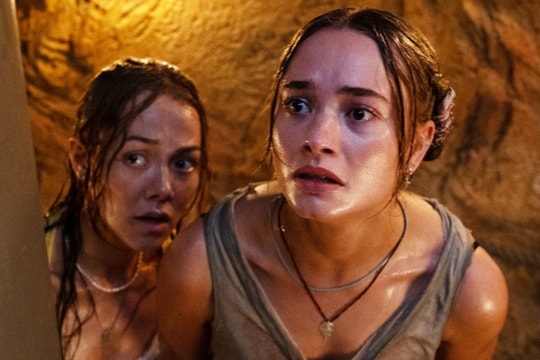 Lý do phim 18+ về tinh tinh tấn công người gây sốc