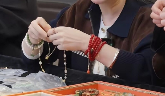 Chân dung cô gái tích sản 2kg vàng, giờ giá vàng tăng "chóng mặt", ai cũng xin bí quyết