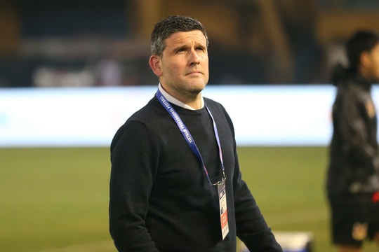 HLV Ninh Bình nổi giận: 'Trọng tài Malaysia đến đây xử ép làm gì?'