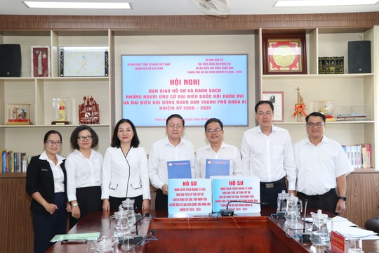 TP Hồ Chí Minh bàn giao hồ sơ người ứng cử đại biểu Quốc hội khóa XVI