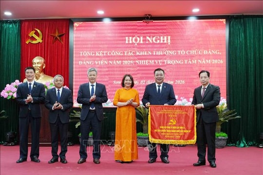 96 năm thành lập Đảng: Tổ chức các hoạt động gặp mặt, trao huy hiệu đảng đợt 3/2