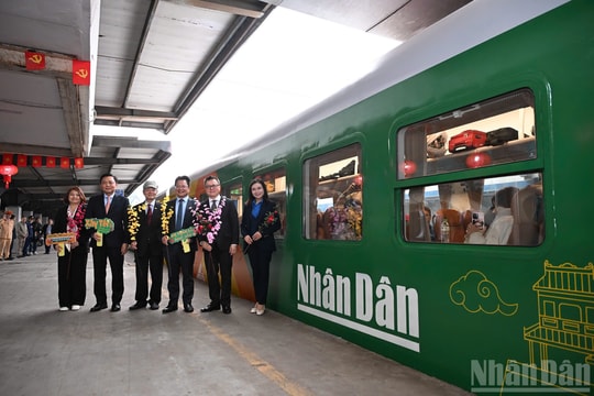 Báo Nhân Dân ra mắt 'Chuyến tàu hạnh phúc': Hành trình nhân văn chào Xuân mới