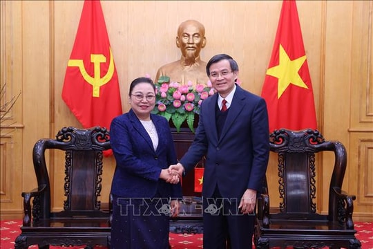 Thắt chặt gắn kết chiến lược trong đào tạo cán bộ giữa Việt Nam và Lào