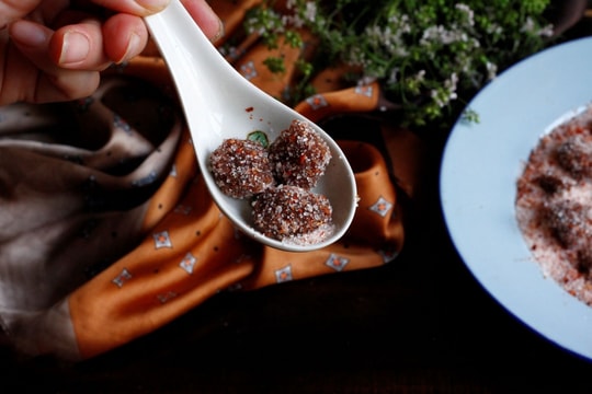 Cách làm kẹo mứt me chua cay đãi khách dịp Tết