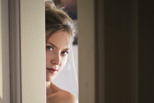 Giải mã trào lưu 'liếc mắt đưa tình' bằng tâm lý học