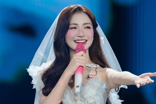 Hòa Minzy: 'Sau tổn thương, tôi vẫn tin tình yêu'