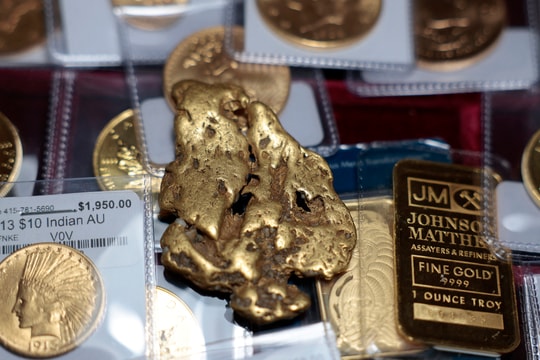 Người Mỹ đổ xô bán vàng, bạc