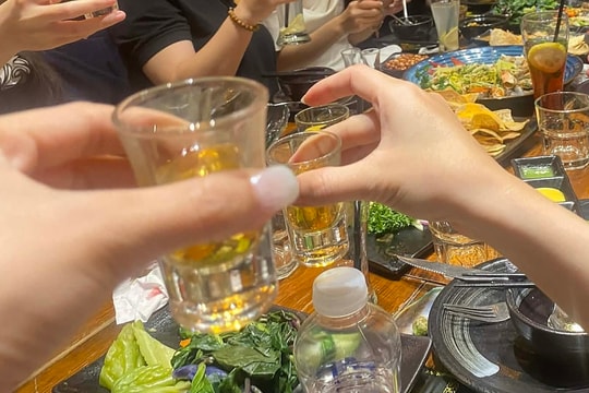 Đỏ mặt nhanh sau uống rượu - coi chừng gan kêu cứu