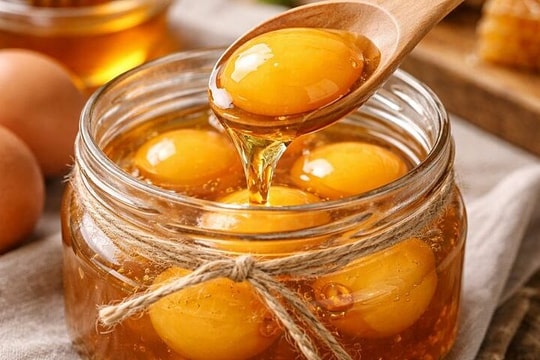 Trẻ ăn trứng gà sống khuấy mật ong có tăng chiều cao nhanh?