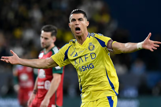 Ronaldo nổi loạn ở Al Nassr