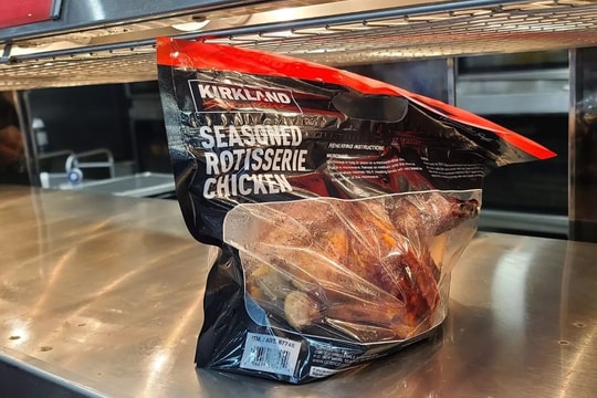 Lý do 'gà quay quốc dân' của Costco siêu rẻ