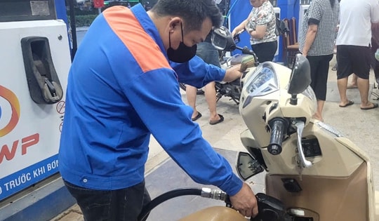 Diễn biến mới trên thị trường xăng dầu, xuất hiện bán cầm chừng dầu diesel