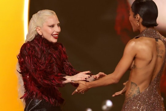 Lady Gaga, Billie Eilish thắng Grammy