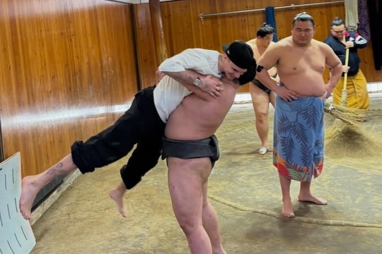 Con trai Beckham gây chú ý