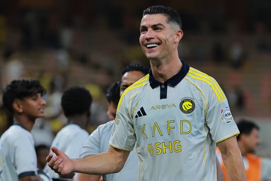 Ronaldo đình công vì CLB bị coi như 'con ghẻ': Sự thật thế nào?