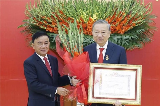 Lễ trao Huy hiệu 45 năm tuổi Đảng tặng Tổng Bí thư Tô Lâm