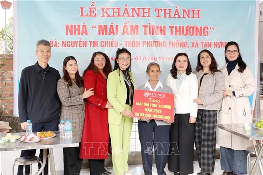 Trao mái ấm cho phụ nữ có hoàn cảnh đặc biệt khó khăn