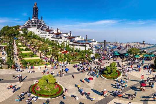 Lễ hội lớn nhất năm trên đỉnh núi Bà Đen