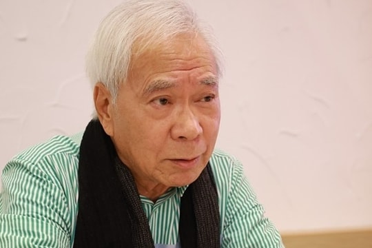 Tài tử 76 tuổi chuyển nhà 'để quên bạn gái cũ'