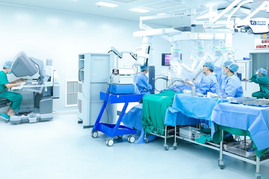 Robot mổ '2 trong 1' loại bỏ u ở cuống phổi