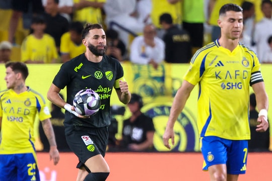 Benzema gia nhập đội kình địch của Ronaldo