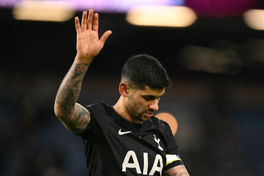 Tottenham chỉ có 11 cầu thủ đội một khi hòa Man City