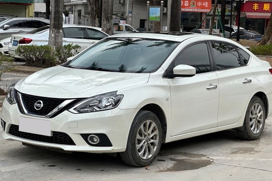 Người Trung Quốc quay lưng với ôtô chạy xăng