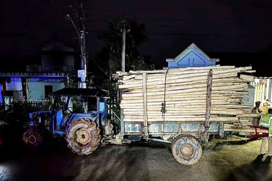 Hai chị em tử vong sau va chạm với xe máy cày