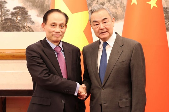 Đặc phái viên của Tổng Bí thư Tô Lâm hội đàm với Ngoại trưởng Trung Quốc