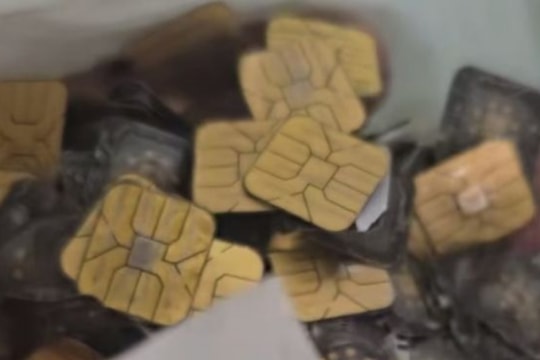 Video tách vàng từ rác điện tử gây sốt ở Trung Quốc