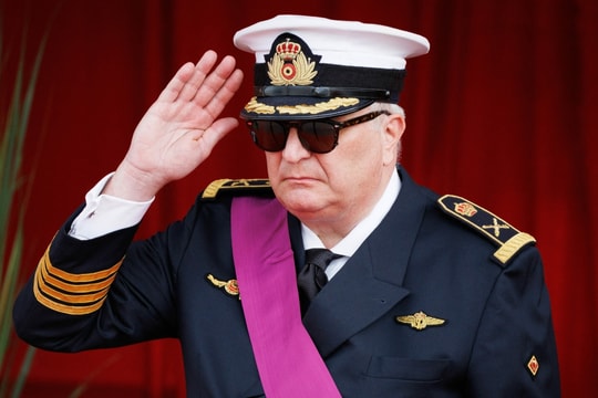 Hoàng tử Bỉ thừa nhận từng gặp Epstein