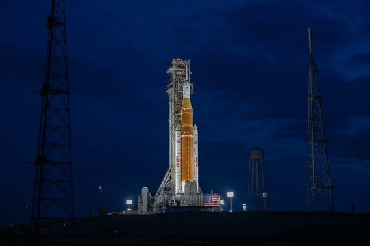 NASA hoãn đưa người tới Mặt Trăng sau thử nghiệm trục trặc