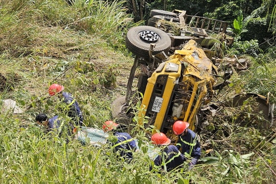 Xe tải lao xuống vực trên đèo Bảo Lộc, tài xế tử vong
