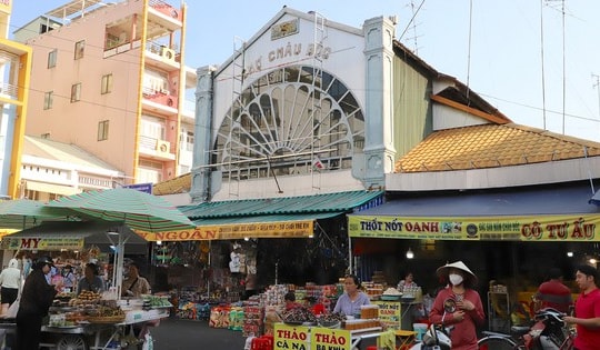 Khu chợ nổi tiếng bậc nhất miền Tây có loạt món ‘tí hon’ khiến du khách mê mẩn