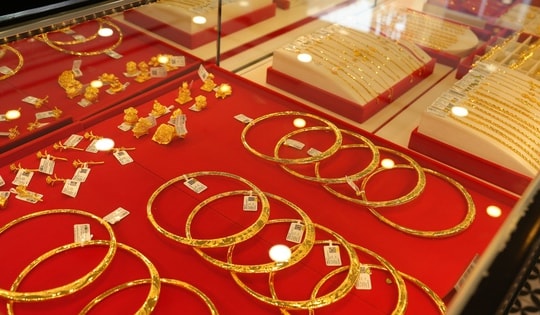 Giá vàng miếng SJC, vàng nhẫn tăng mạnh trở lại sau khi "đại hạ giá"