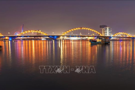 Đến Đà Nẵng thưởng thức cầu Rồng phun nước, phun lửa và quay nhịp cầu Sông Hàn