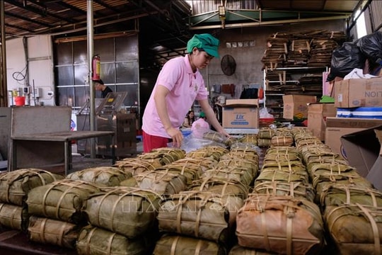 Nhộn nhịp mùa sản xuất bánh, mứt, quà quê Tết