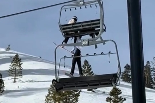 Mỹ: Bé gái 12 tuổi rơi từ cáp treo, gần chục người bên dưới lao tới đỡ