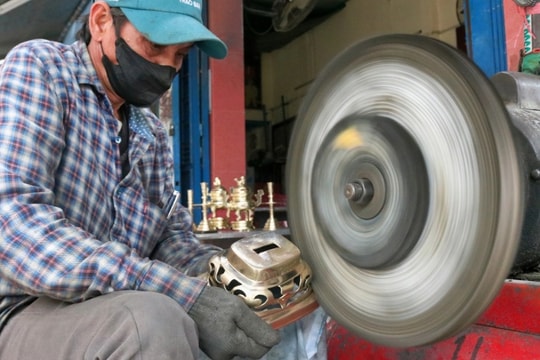 Nghề kiếm chục triệu đồng, làm ngày đêm không hết việc dịp Tết