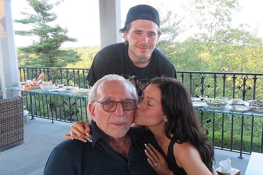 Bố vợ Brooklyn Beckham: Con rể tôi tuyệt vời